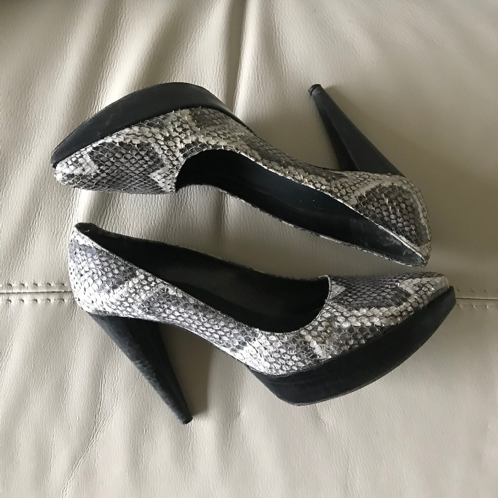 Stuart Weitzman Snakeskin Heels - image 1